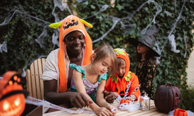 Spooky Garden Adventures: How to Make Halloween Eco-Friendly and Fun! 🎃🌿