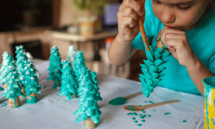 Create Your Own Pine Cone Christmas Trees! 🎄
