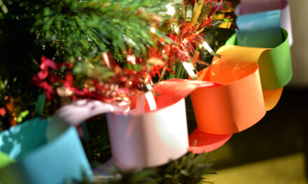 A Crafty Countdown: Creating a Paper Chain Calendar to Christmas!